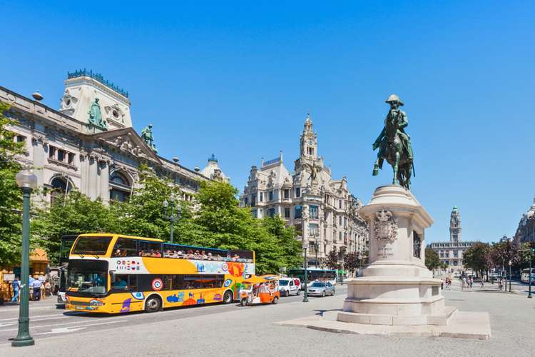 Descubra Porto com tours oficiais hop-on hop-off de ônibus – Rotas flexíveis, monumentos icônicos e vistas panorâmicas em 2026