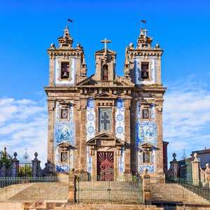 Súbete al autobús de dos pisos en Oporto, Portugal – Descubre monumentos, atracciones y rincones secretos con un tour turístico en autobús en 2026